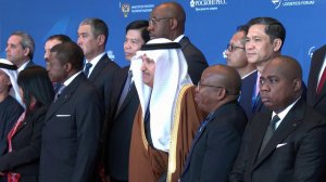 Тысячи гостей из почти сотни стран приехали на транспортно-логистический форум в Петербурге.