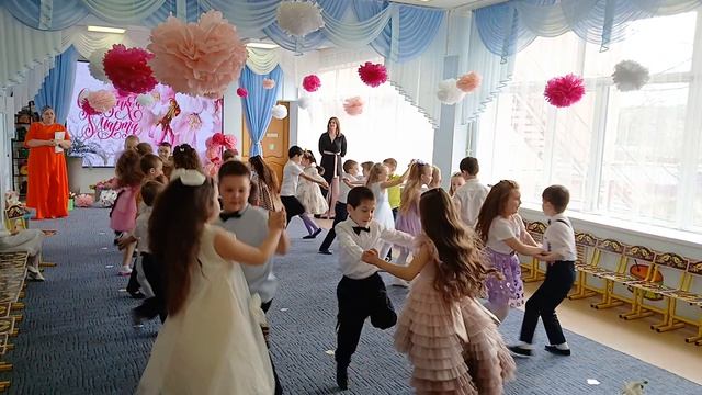 Полька с хлопками.