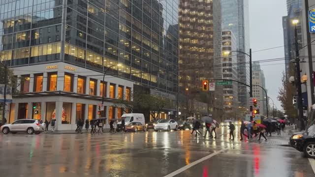Прогулка под дождем по центру Ванкувера, Канада☔⛈️