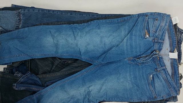 Фото лота №42784 по запросу Джинсы оптом