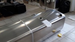 Разбираем усиленный алюминиевый бак 850л для DAF XF105: Все, что нужно знать перед покупкой