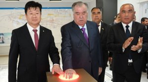 Эмомали Рахмон совершил рабочую поездку на предприятие по добыче угля в Содгийской области