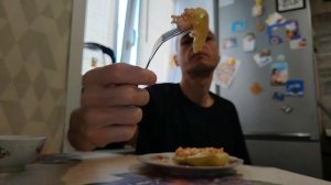 Мукбанг: фаршированный кабачок с курицей и сыром, творог.