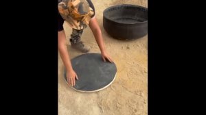 Старая покрышка превращается в полезную вещь для хозяйства