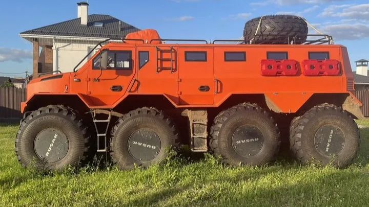 PlayStation 6, беспилотный самосвал БелАЗ и робот на колёсиках.