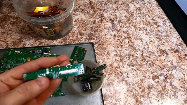 40 планшетов.