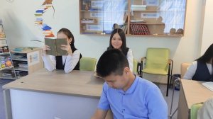 6 кылаастар Амма Аччыгыйын ааҕаллар.mp4