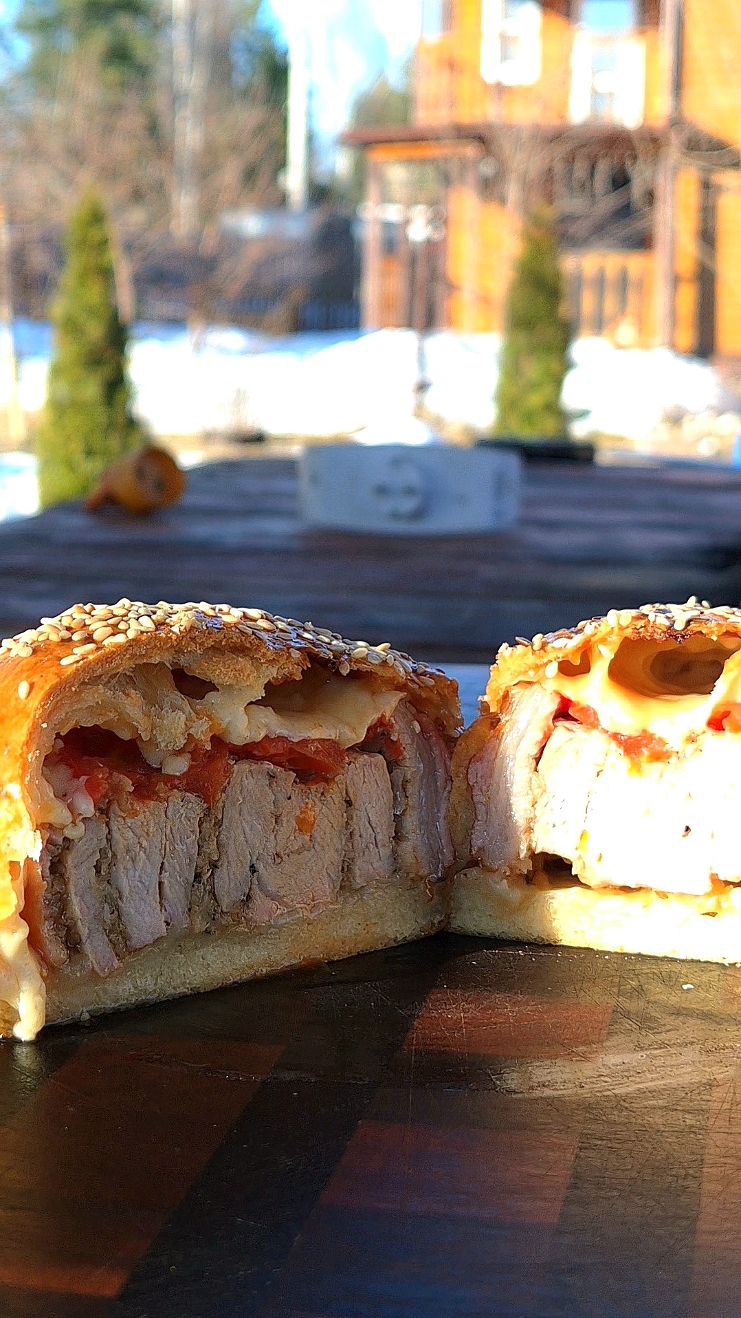 Закрытый бургер Аха готовит