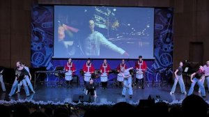 The Black Eyed Peas. Let s Get It Started исполняет: студентки 3 курса ИТ и ансамбль барабанщиков