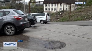 На канализационные стоки под окном пожаловались жители Сочи