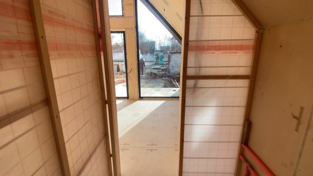 Обзор интерьера каркасного дома по технологии WikiHouse в предчистовой отделке