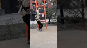 люди кого вырывают от всей этой мерзкой фигни то не смотрите это 2 часть