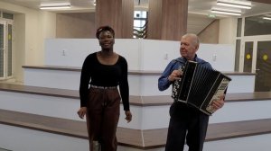 Наум Олев. Манжерок — исполняет Гнофам Валим