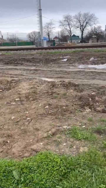 Ни проезда, ни дороги: керченский переулок превратили в …. грязь