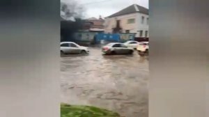 ⚡️Волгоград ушёл под воду — Каспийский циклон затопил дороги, машины и даже квартиры.

Ливень с град