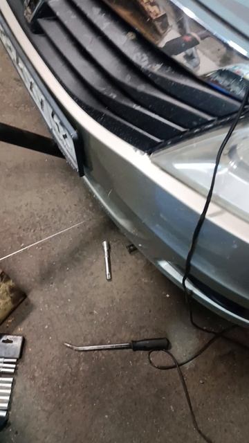 Рено Логан к4м,замена двигателя,.вытащили через верх