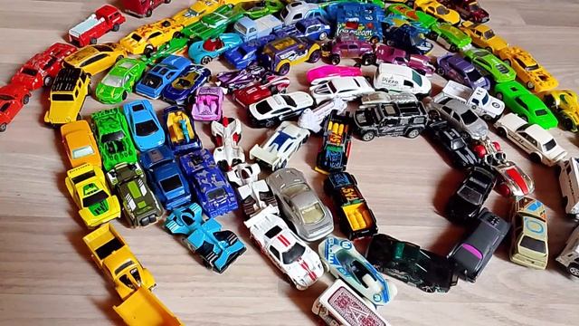 Съезд детских машинок🚙🚕Большая часть хот вилс,а вы угадаете сколько их на видео или вообще у нас?