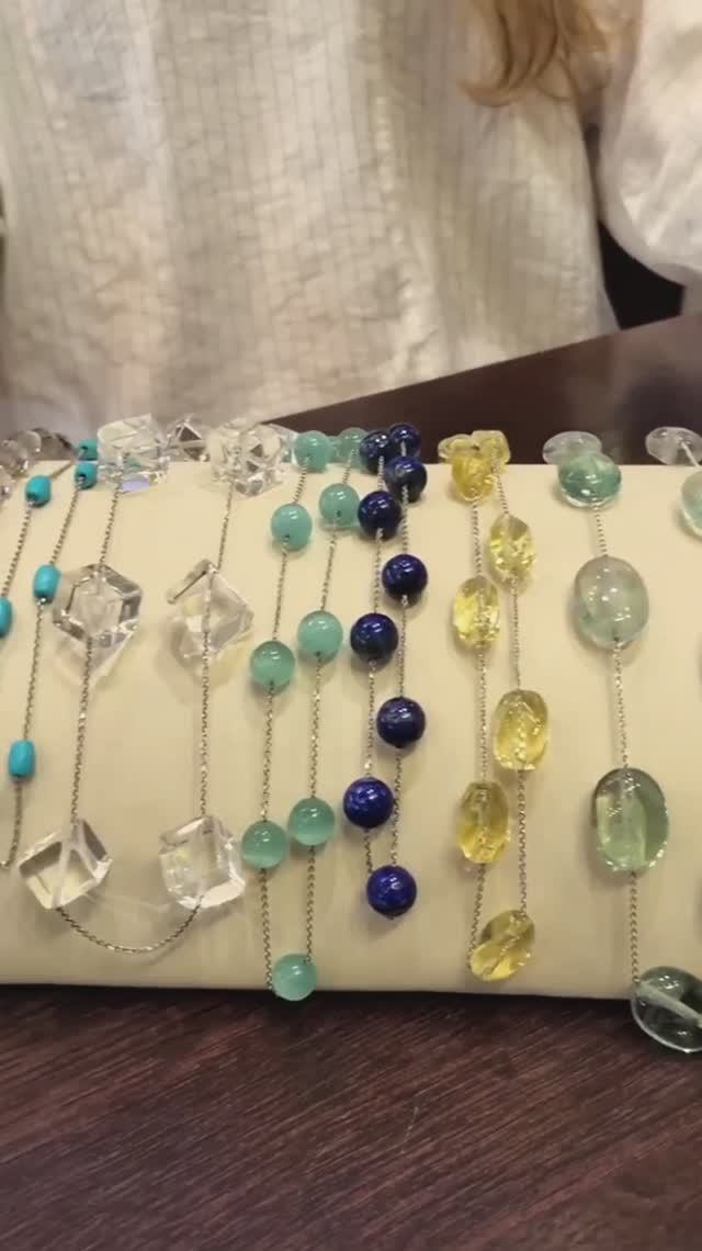 Тренд на цветные натуральные камни