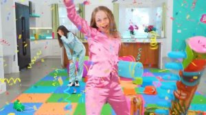 Настя с подругой учатся вести здоровый образ жизни