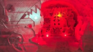 Якутск.  Пещера  "Царство вечной мерзлоты"