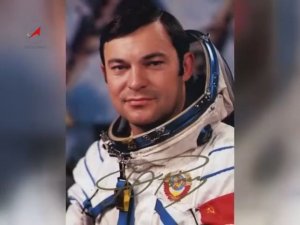Космонавт Юрий Романенко