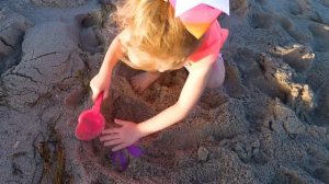 Настя нашла разноцветные сюрпризы