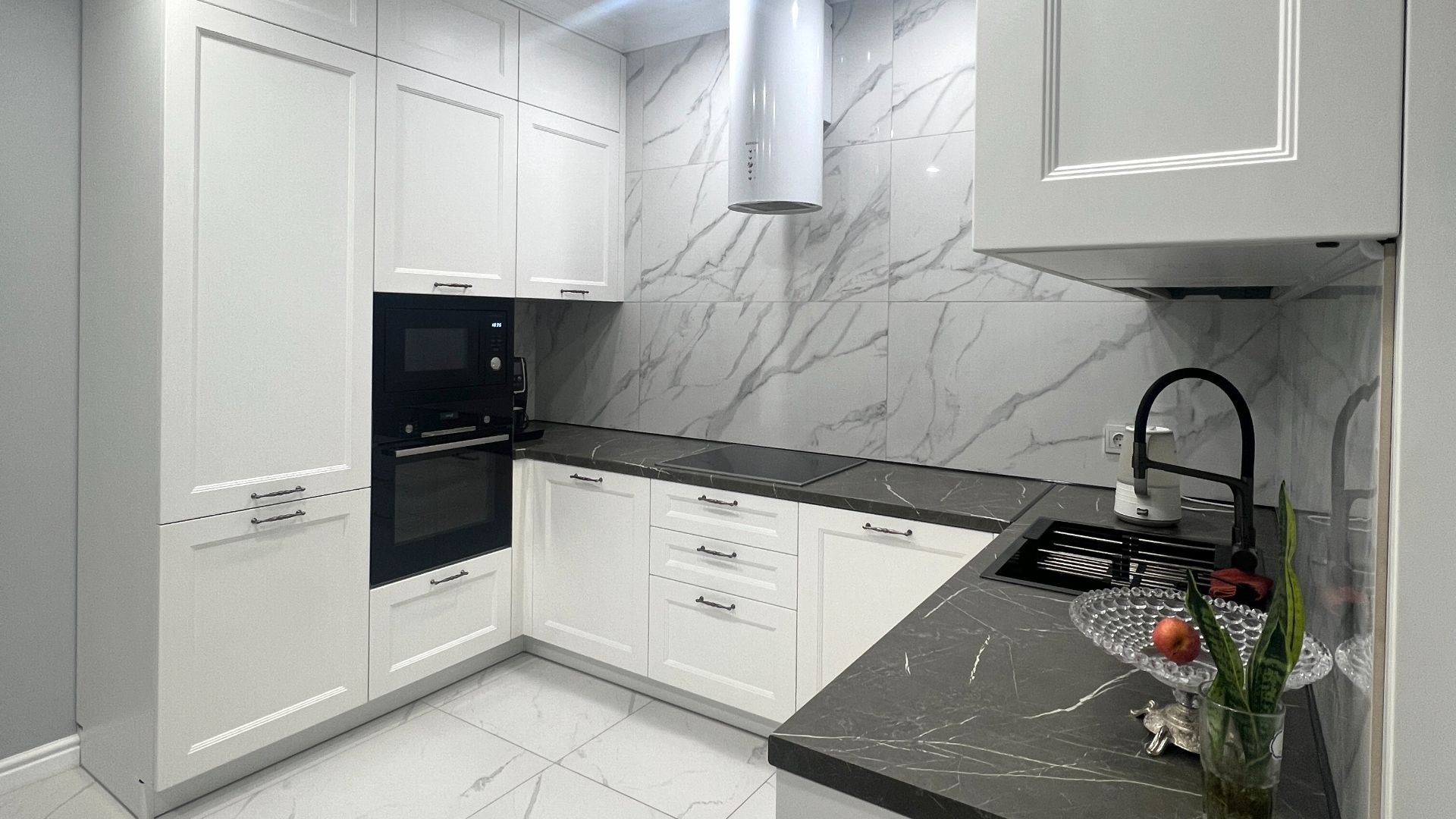 Обзор П-образной кухни