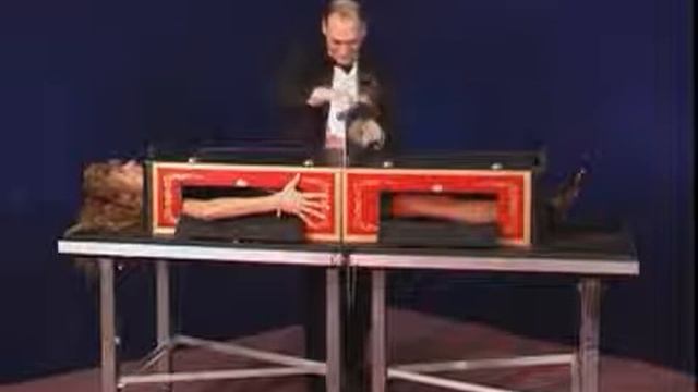 Red Thin Model Sawing смотреть онлайн