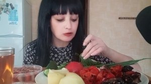 Мукбанг/Картошка селёдка шашлык зелень овощи🍀🥗🌶️🌶️🍀🥬🥦🍅🥩🥩🫑🫑🥔