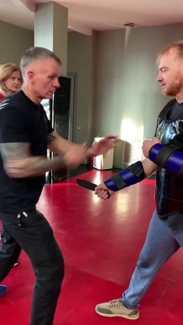 Мир прикладного ножевого боя: разнообразие ударов клинком.