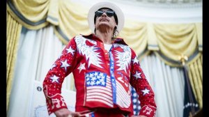 Во время тренировочного вылета военный вертолет завис в воздухе напротив дома певца Kid Rock