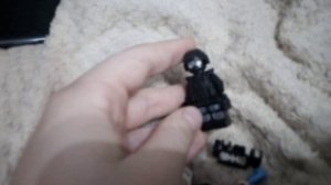 Зделал 4 человечка из лего