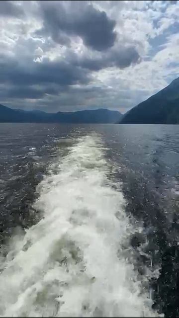 С ветерком по Телецкому озеру !