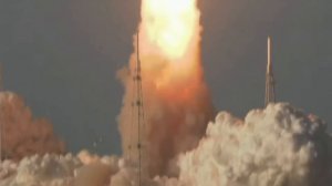 Пилотируемый космический корабль Orion с четырьмя астронавтами на борту стартовал к Луне в рамках ми