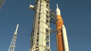 Первый за более чем полвека пилотируемый космический корабль отправился к Луне.