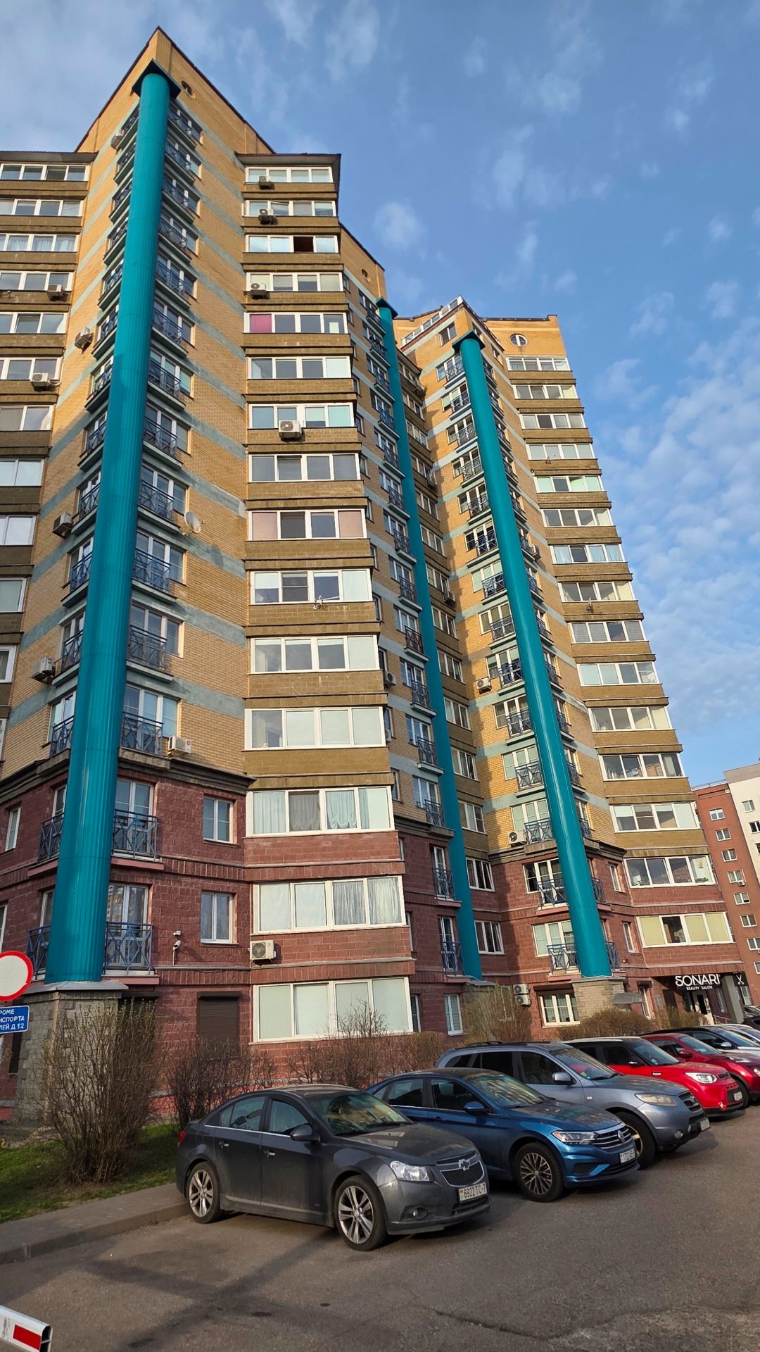 3-комнатная квартира с мебелью и техникой в современном доме