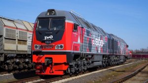 Магистральный грузовой тепловоз 2ТЭ25КМ с юбилейным номером 800