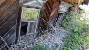 ШИКАРНЫЕ ДАМЫ У ЗАБРОШЕННОГО ДОМА...Заброшенная деревня. Странная находка в конце видео