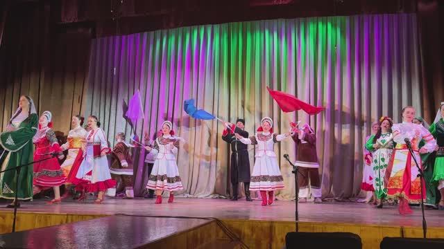 Смотр самодеятельного художественного творчества работников  образования  ЦДТ танец