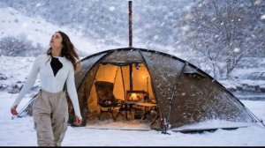 Кемпинг в тёплой палатке с печкой, снежной зимой.