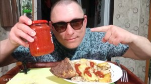 Мукбанг/обжорыч/картошка с мясом и солёные помидоры в томатном соусе/
