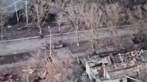 Хохлы пробовали эвакуировать своих при помощи Хамви..но с этой стороны запрещено Российской Армией😎