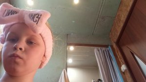 мой подписчик Диана крут попросила зделать яркий мейк делаю!