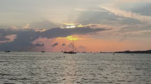 🌊🌄ГЕЛЕНДЖИК ОСЕНЬЮ В СЕНТЯБРЕ: ЧЁРНОЕ МОРЕ, КРАСИВЫЙ ЗАКАТ, НЕБО, ОБЛАКА, ГОРЫ, ШУМ ПРИБОЯ, АСМР