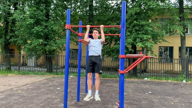 俄罗斯男子通过做引体向上来提升自己的机器学习技能 || 让我们一起努力吧 :)