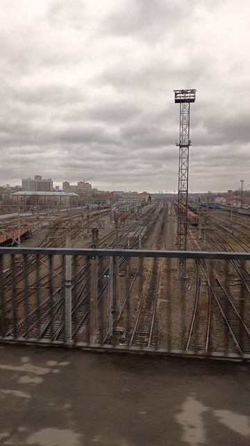 Из трамвая  на  жд