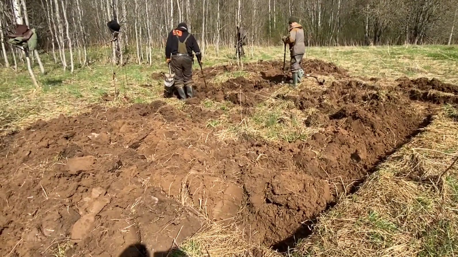 Немного шурфа на старинном фундаменте с красивыми находками