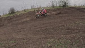 Школа мотокросса ZRT Тренировка поворотов и прыжков