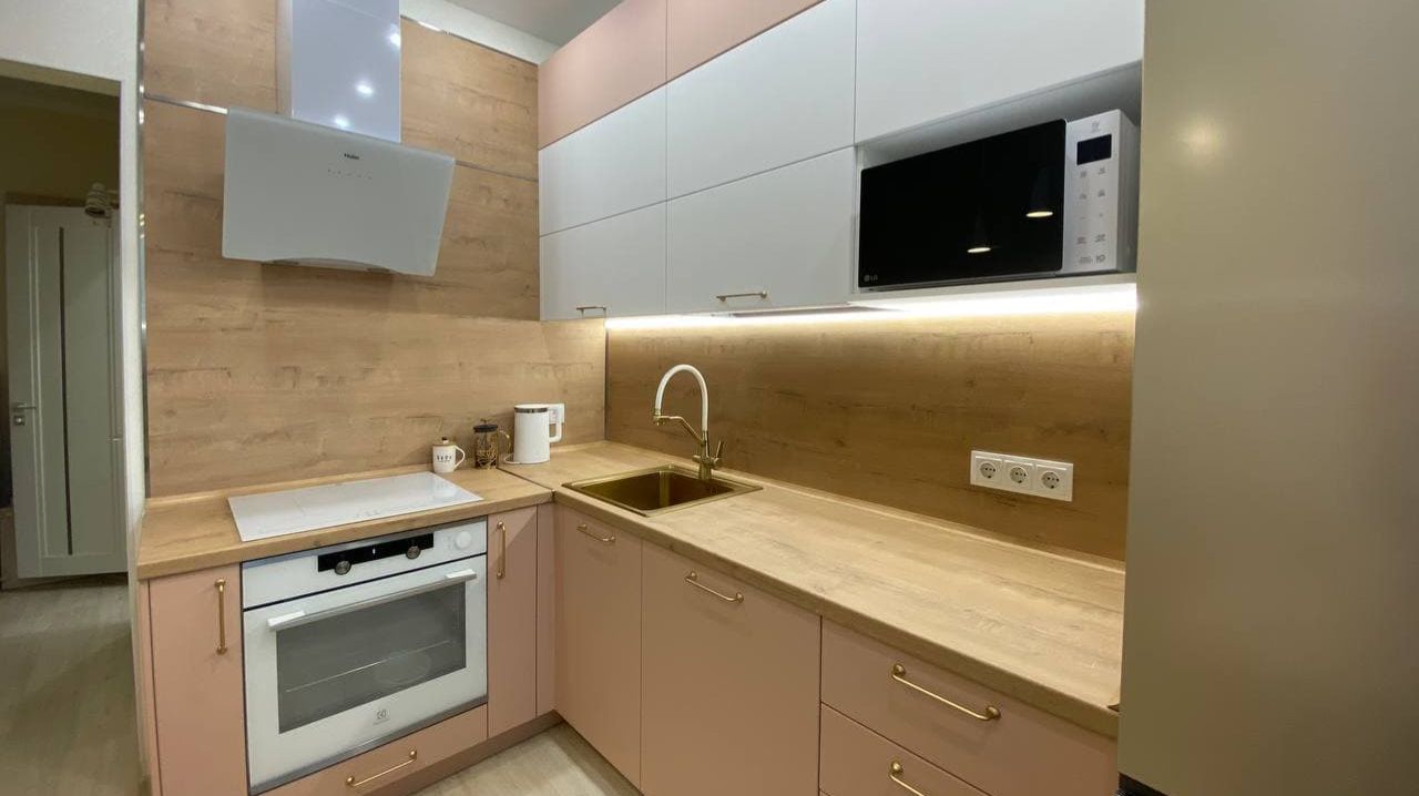 Обзор пудровой кухни от салона мебели "Леора"