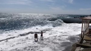 волны в Алупке